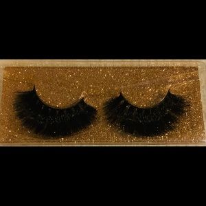 DamaSexy by SJ Shimmer Gold Eyelash Collection